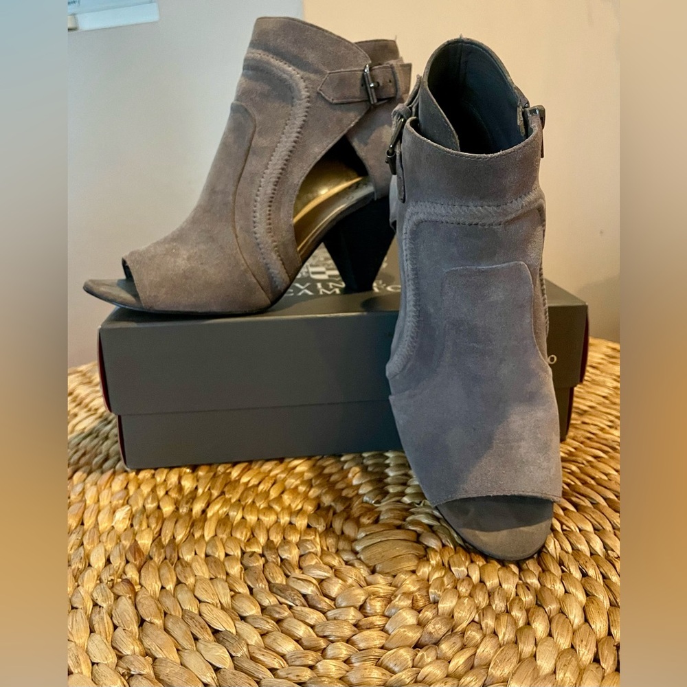 Vince Camuto “Ennley” Bootie - Picture 2 of 4